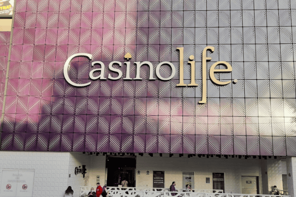 Casino Life en Tlalpan desde afuera